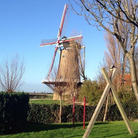 Slapen in een voormalig klaslokaal Zonnemaire Buitenkant foto