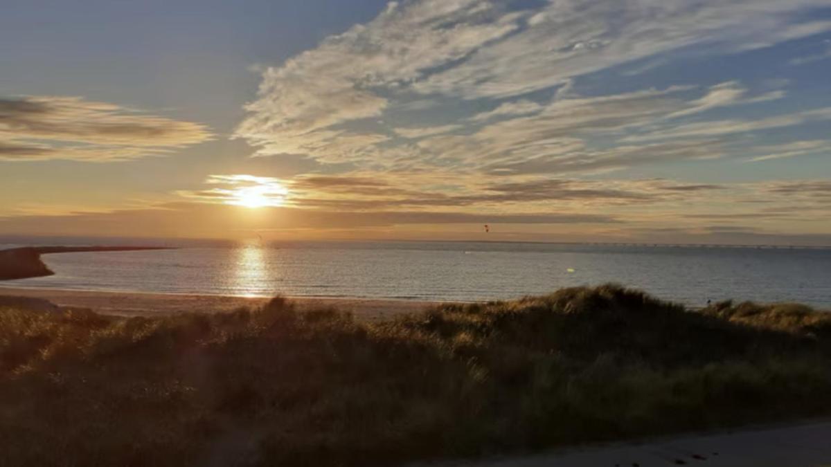 Slapen in een voormalig klaslokaal Zonnemaire Buitenkant foto